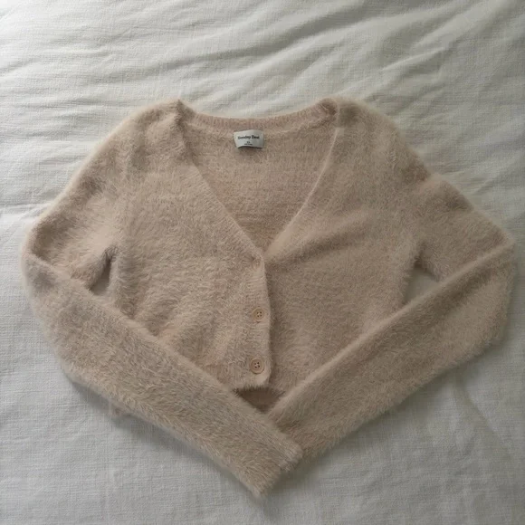 Aritzia Sunday Best Fuzzy Reese Cardigan - Picture 3 of 8
